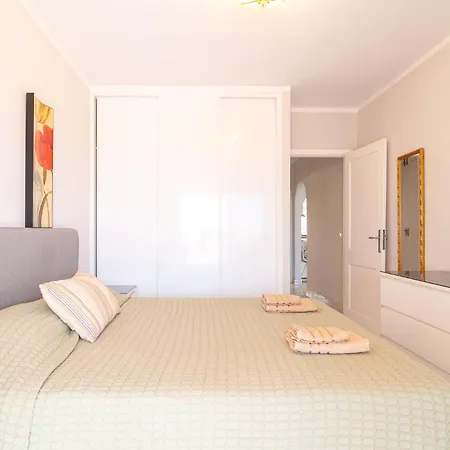 Apartment Spacious 2 Bdr Heated Pool, Garage