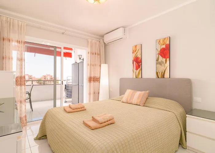 Spacious 2 Bdr Heated Pool, Garage * Playa de las Americas (Tenerife)