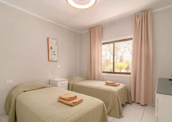 Spacious 2 Bdr Heated Pool, Garage *