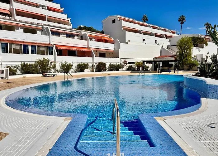 Spacious 2 Bdr Heated Pool, Garage Apartament