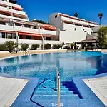 Spacious 2 Bdr Heated Pool, Garage Apartamento