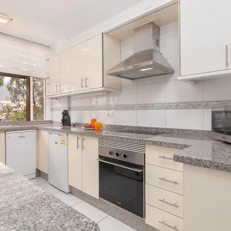 Appartement Spacious 2 Bdr Heated Pool, Garage