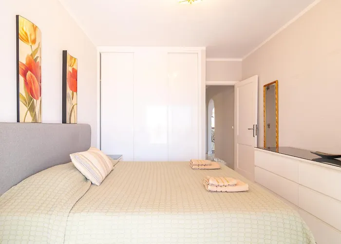 Apartment Spacious 2 Bdr Heated Pool, Garage