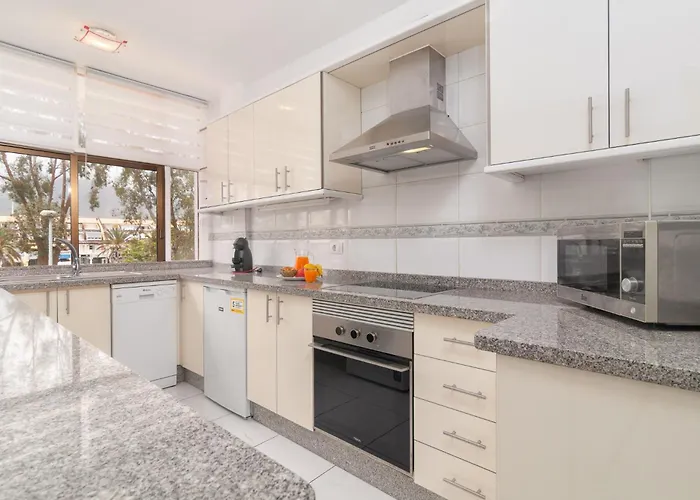 Appartement Spacious 2 Bdr Heated Pool, Garage