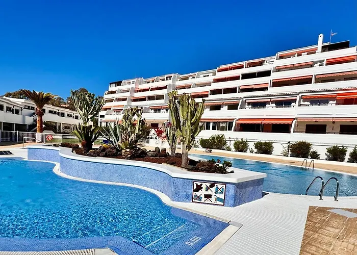 Apartment Spacious 2 Bdr Heated Pool, Garage Playa de las Americas (Tenerife)