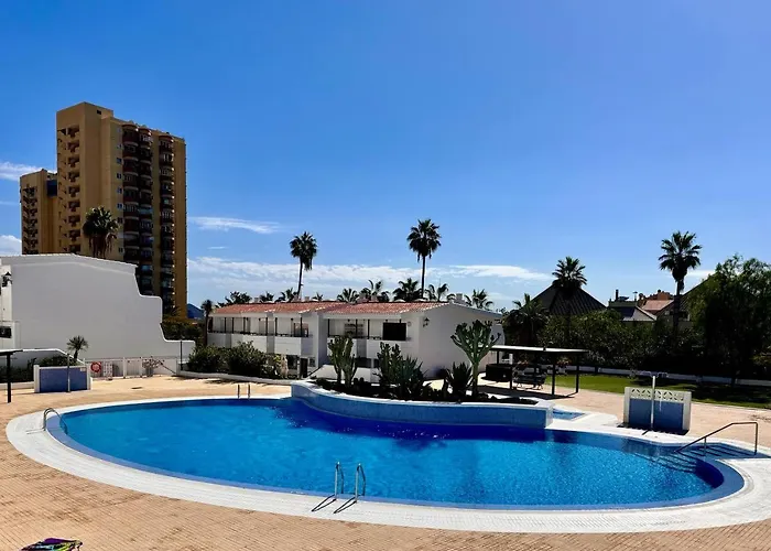Spacious 2 Bdr Heated Pool, Garage Playa de las Americas (Tenerife)