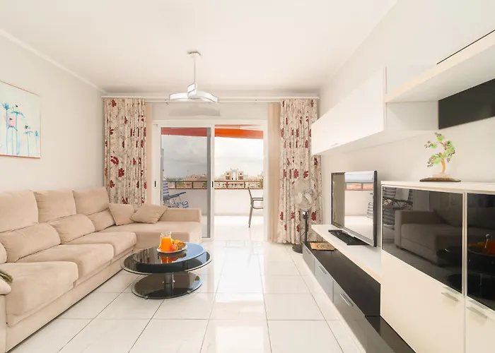 Spacious 2 Bdr Heated Pool, Garage Playa de las Americas (Tenerife)